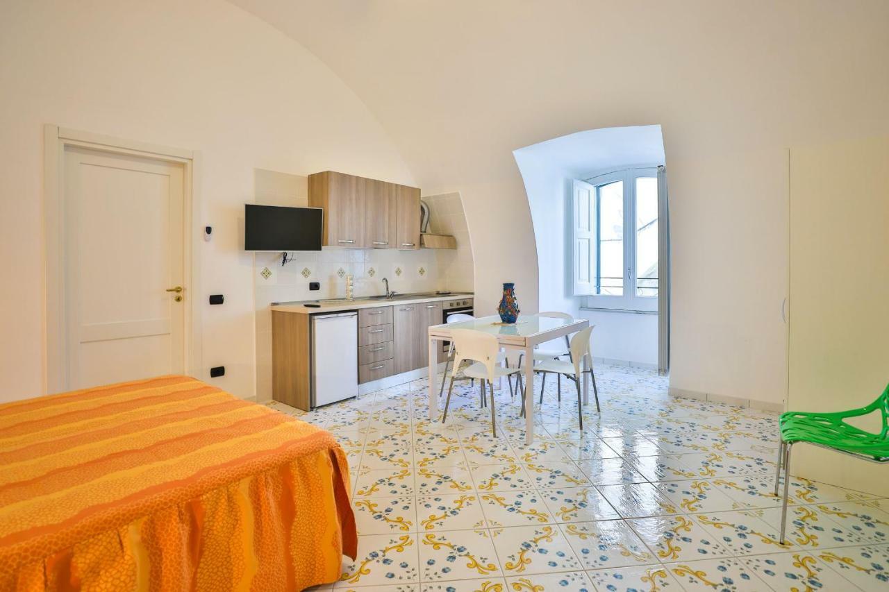 Della Monica Rooms В'єтрі Екстер'єр фото